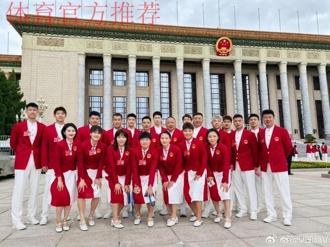 传承与祝福——中国男足与U12小球员亲切合影